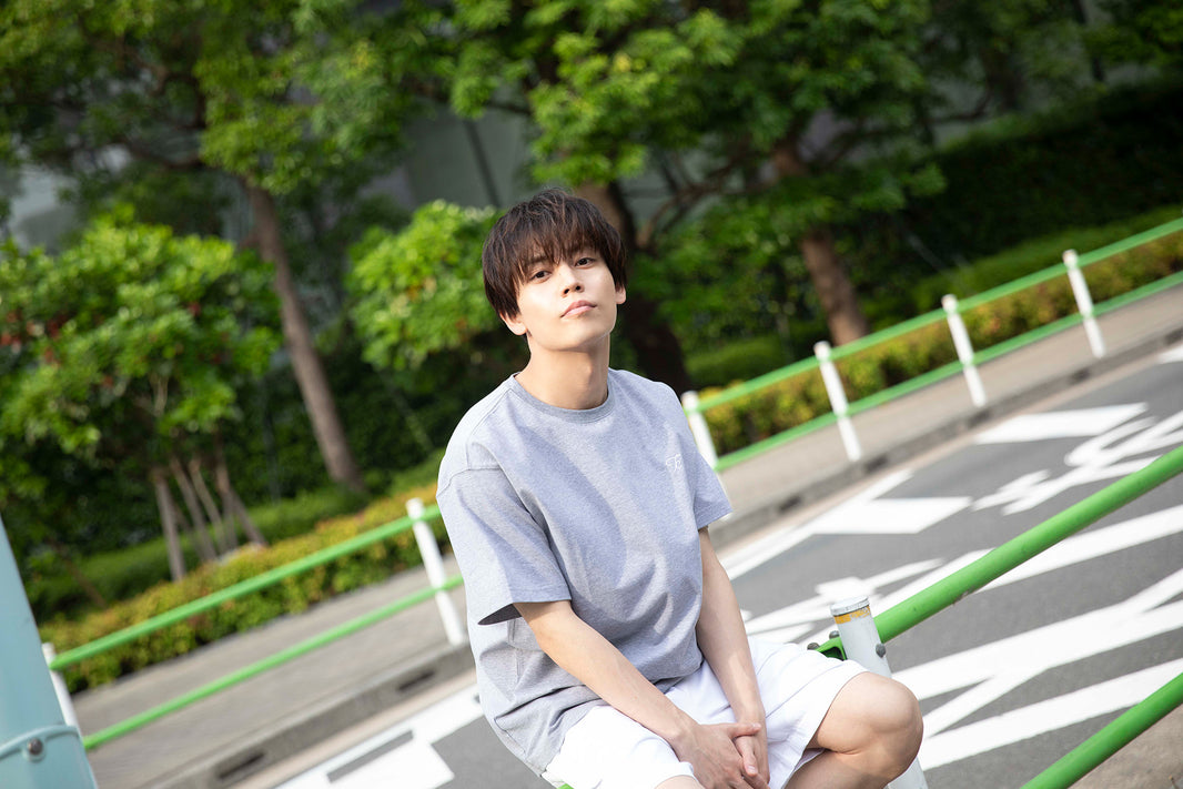 T-Shirt (Gray)